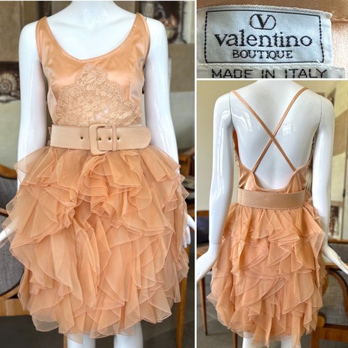 Abito da cocktail Valentino vintage anni 80 in seta con cintura e pizzo con gonna a volant e scialle