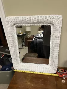 VINTAGE WHITE WICKER RATTAN RECTANGULAR MIRROR 25x21 - Picture 1 of 4