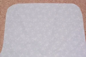 REMNANT POLY COTTON x 5 pcs Pale green with small rabbits - Estate Item - Picture 1 of 1