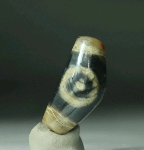 Cuentas Sakor Namkor Dzi de ágata antigua indo/tibetana pre-1800 15*18*42 mm Foto 1 de 4