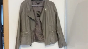 Kurz-Blazerjacke Neppalleder-Imitat   von  esmara Gr. 44 - Bild 1 von 6