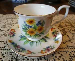 Staffordshire Royal Cuthbertson Fine Bone China Tasse und Untertasse, gelbe Gänseblümchen - Bild 1 von 7