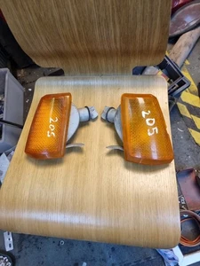 Coppia indicatori di direzione anteriori arancioni per Peugeot 205 1983-1994 - Foto 1 di 8