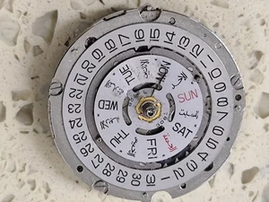 Original CITIZEN 8110A In Complete movement Not work for part Used - Picture 1 of 4