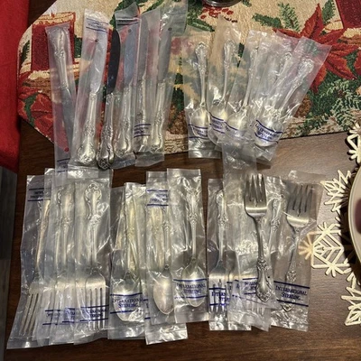 Wild Rose por International Sterling Silver servicio para 6-30 piezas sellado de fábrica Foto 1 de 4