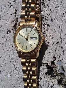 Montre Citizen Calendrier Quartz Or Femme Classique Résistante à l'eau - Photo 1/7