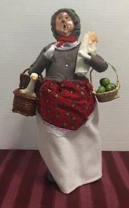 02 Byers Choice - 1995 The Carolers - Woman with Goose and Apple Basket Figurine - Picture 1 of 5