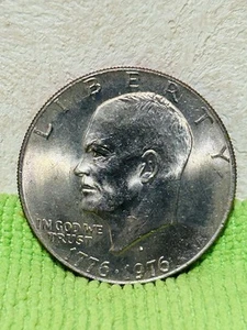 1776-1976 Eisenhower Liberty Bell Moon One Dollar US Bicentennial Coin - Picture 1 of 8