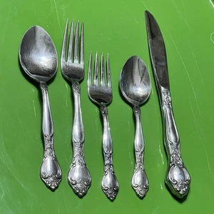 Oneida West Bend Affection 5 Piece Fork, Salad, teaspoon, table spoon, knife - Picture 1 of 19