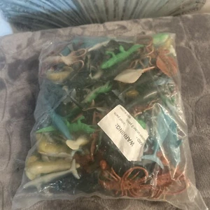 Versiegelte ungeöffnete Tüte Miniatur Spielzeug Kunststoff Meer Ozean Fische/Säugetiere Figuren - Bild 1 von 23