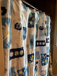 Cortina de ducha de tela - Margaritas - Blanco/Azul/Amarillo - 70''w X 64"" - Imagen 1 de 4