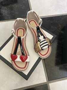 NIB 100% AUTH Gucci Toddler White Patent Leather Cherry&Bee Flat Sandals US 10