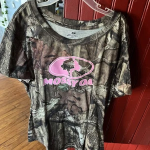 Girls Mossy Oak Break Up Infinity Camo Pink Logo Tee Large 12-14 - Picture 1 of 4
