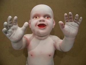 Spirit Halloween Zombie Bebés "DIAPER DAN" utilería estática ¡Bonito! RARO! - Imagen 1 de 6