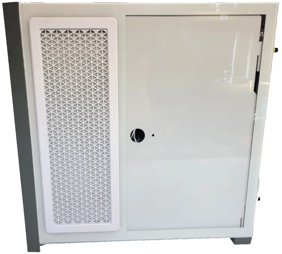 Corsair iCue 5000X RGB Computer Case White Tempered Glass Mid Tower - Image 1 of 4