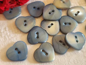 lot 6 boutons anciens en nacre bleu forme de coeur layette 1,7 cm ref 218 - Foto 1 di 3