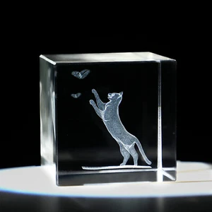 NUEVO Pisapapeles cubo de cristal 3D Kitty Cat & Butterflies grabado con láser 2 pulgadas - Imagen 1 de 3