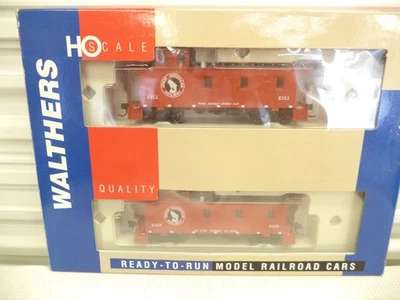 Walthers Ho 932-27507, 30' Wood Caboose 2-Pack, Great Northern - Image 1 of 4