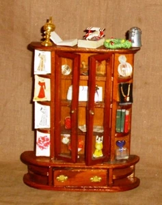 Wohnzimmerschrank mit Inhalt gefüllt-Holz-Miniatur 1:12-Note 2 - Picture 1 of 9