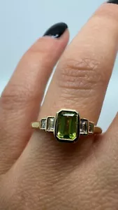 9CT YELLOW GOLD EMERALD CU PERIDOT AND DIAMONDS RING 0.83CT GG310 - Picture 1 of 22