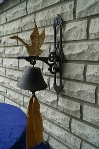 Kultige,alte Türgocke,Ladenglocke mit Schwan und Halterung - Bild 1 von 9