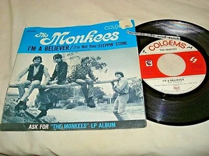 MONKEES-I'M A BELIEVER/STEPPIN' STONE-COLGEMS 66-1002 VG+/VG+ VINYL RECORD 45+PS - Picture 1 of 2