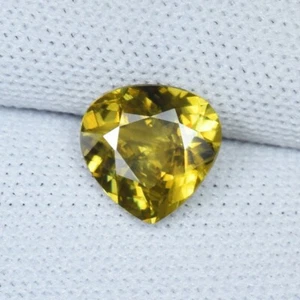 1.48 ct LUSTROUS MULTI COLOR YELLOWISH GREEN NATURAL SPHENE - Heart Like Video ! - Picture 1 of 3