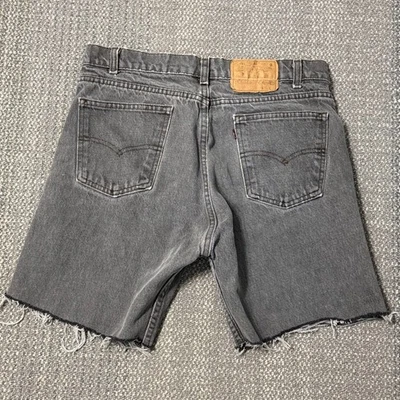 Shorts jeans vintage Levis 505 cinza desgastado feito nos EUA masculino tamanho 30 - Imagem 1 de 4