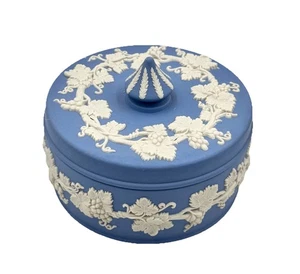“Wedgwood Blue Jasper ware - Lidded Trinket Box Made in England - Picture 1 of 10
