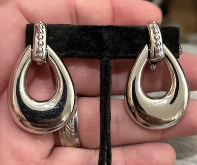 Pendientes mujer Monet Door Knocker tono plata. Negrita. Pulido. ¿Vintage? Foto 1 de 4