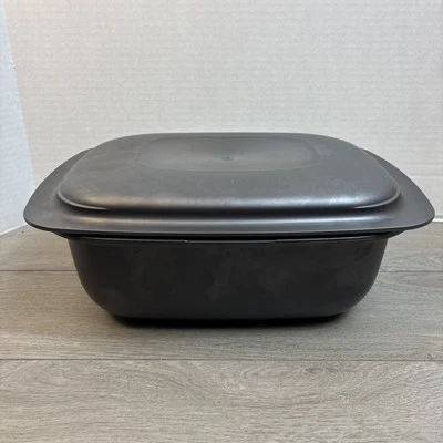 TUPPERWARE ULTRA PRO ROASTING PAN WITH COVER 5.7L / 6-QT - Photo 1/4