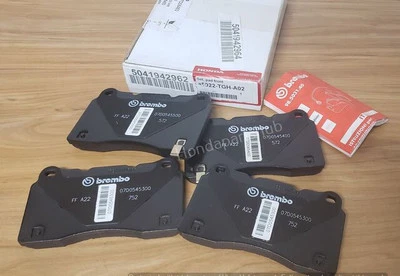 Комплект передних тормозных колодок 2017-19 Honda Civic TYPE-R (45022-TGH-A02) - Изображение 1 из 4