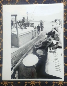 US NAVAL FORCES, VIETNAM~VIETNAMESE COASTAL DIVISION 26~USN ADVISOR & RVN SAILOR - Foto 1 di 3