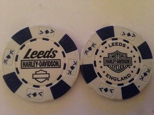 LEEDS, ENGLAND HARLEY DAVIDSON POKER CHIP (WHITE & BLUE) LETTERS UK - Picture 1 of 1
