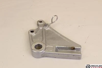 2002 kawasaki zr 7s zr7s Rear Brake Caliper Mount Bracket - Imagem 1 de 4