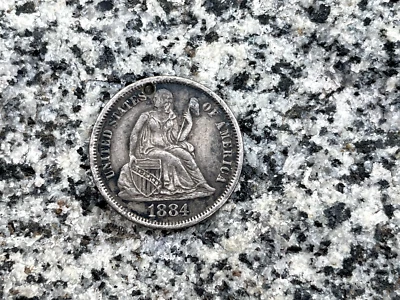 Ficha de amor de centavos sentada de Estados Unidos de 1884 buen grabado Foto 1 de 2