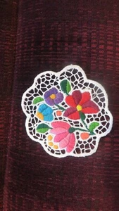 "Kalocsa húngaro bordado a mano encaje doily Kalocsai floral 4"" x 4" - Imagen 1 de 2