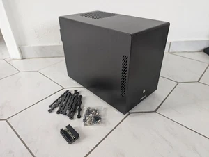 LIAN LI PC-Q25 Mini-ITX PC NAS Gehäuse inkl. Zubehör, perfekt als Homeserver - Bild 1 von 6