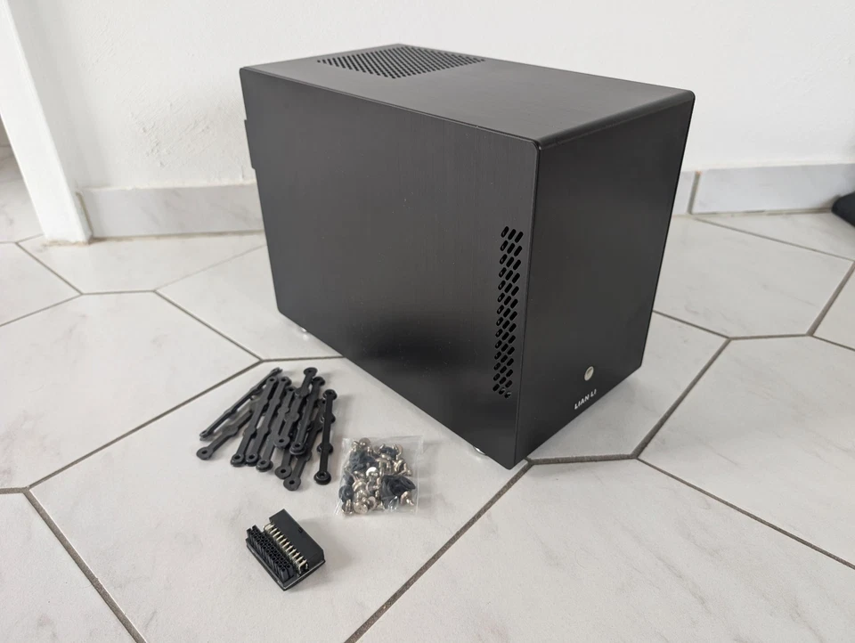 LIAN LI PC-Q25 Mini-ITX PC NAS Gehäuse inkl. Zubehör, perfekt als Homeserver - Bild 1 von 4