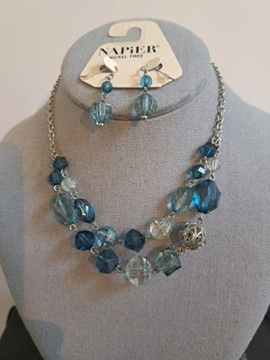 Juego de COLLAR y Pendientes NAPIER Tono Plata con Cuentas Azul Cielo y Transparentes  Foto 1 de 4