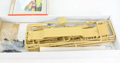 HO Walthers 932-5631 Trailer Train 75' Depressed Center Four Truck Flat Car - Image 1 of 2