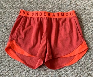 Under Armour Damen NEU 1349125-877 meliert rot koralle lockere Passform Shorts Größe L - Bild 1 von 9