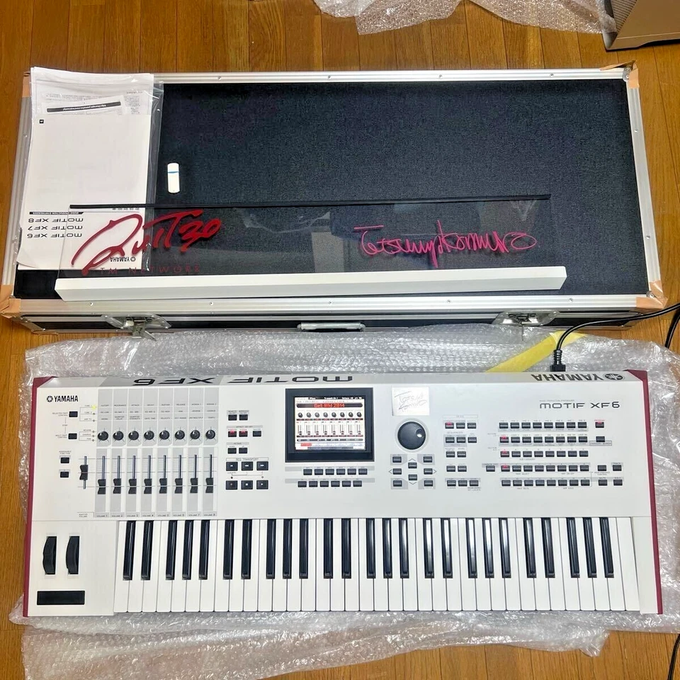 Yamaha MOTIF XF6 61-Key Music Synthesizer Workstation - Versand aus Japan - Bild 1 von 4