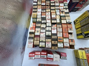 Vintage Lot 148 Vakuumröhren gemischte Marken ungetestet NEU & GEBRAUCHT VERKAUFT WIE BESEHEN - Bild 1 von 9
