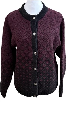 Cárdigan grueso pequeño Harley of Scotland púrpura y negro Ombré mezcla de lana merino Foto 1 de 4