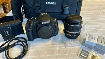 Kit de cámara Canon EOS Rebel T3i DSLR 18 MP EFS 18-55 mm lente, estuche de viaje Canon Foto 1 de 4