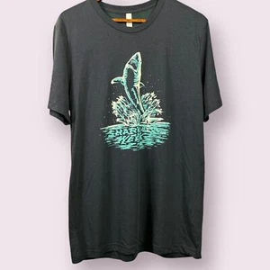 Herren T-Shirt Discovery Shark Week 2020 Grafik Shark Jump Gr. L Neu ohne Etikett - Bild 1 von 6