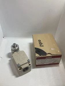 AZBIL 4LS1-J LIMIT SWITCH 3A 240VAC 0.4A 125VDC SIDE PLUNGER NIB - Bild 1 von 5