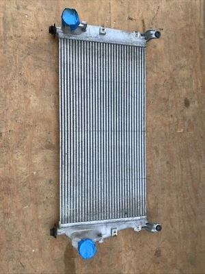 2001 2002 2003 2004 2005 Chevrolet Silverado 3500 OEM Intercooler 6.6L Diesel  - Imagem 1 de 4
