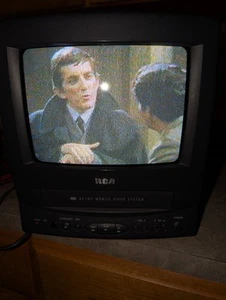 RCA T09082 9" Color CRT TV Vcr Combo Tested and Works - No Remote - Retro Gaming - Picture 1 of 5